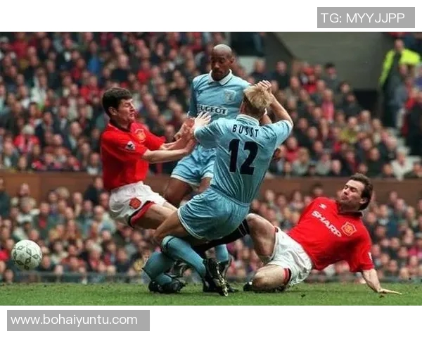 球星在足球场上摔倒背后的原因与影响分析